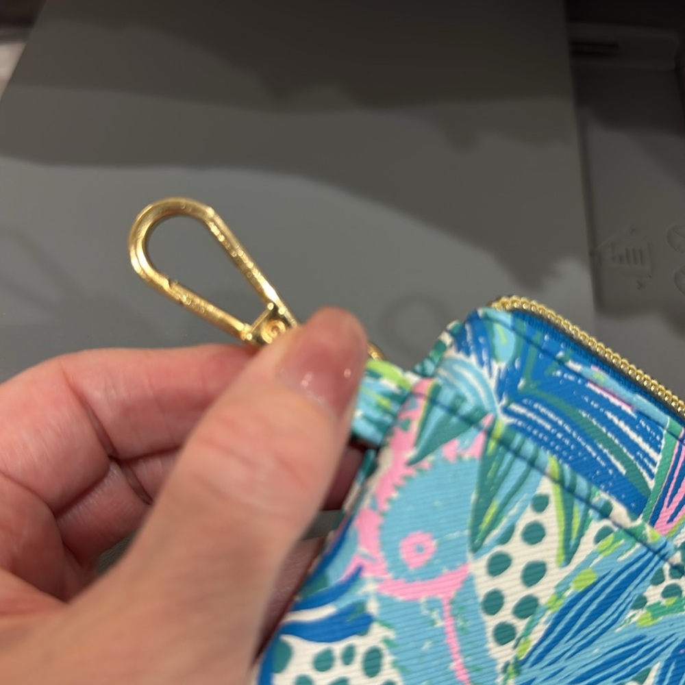 New  Lilly Pulitzer pouch - Picture 5 of 7